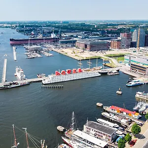 Hotel Botel ***
