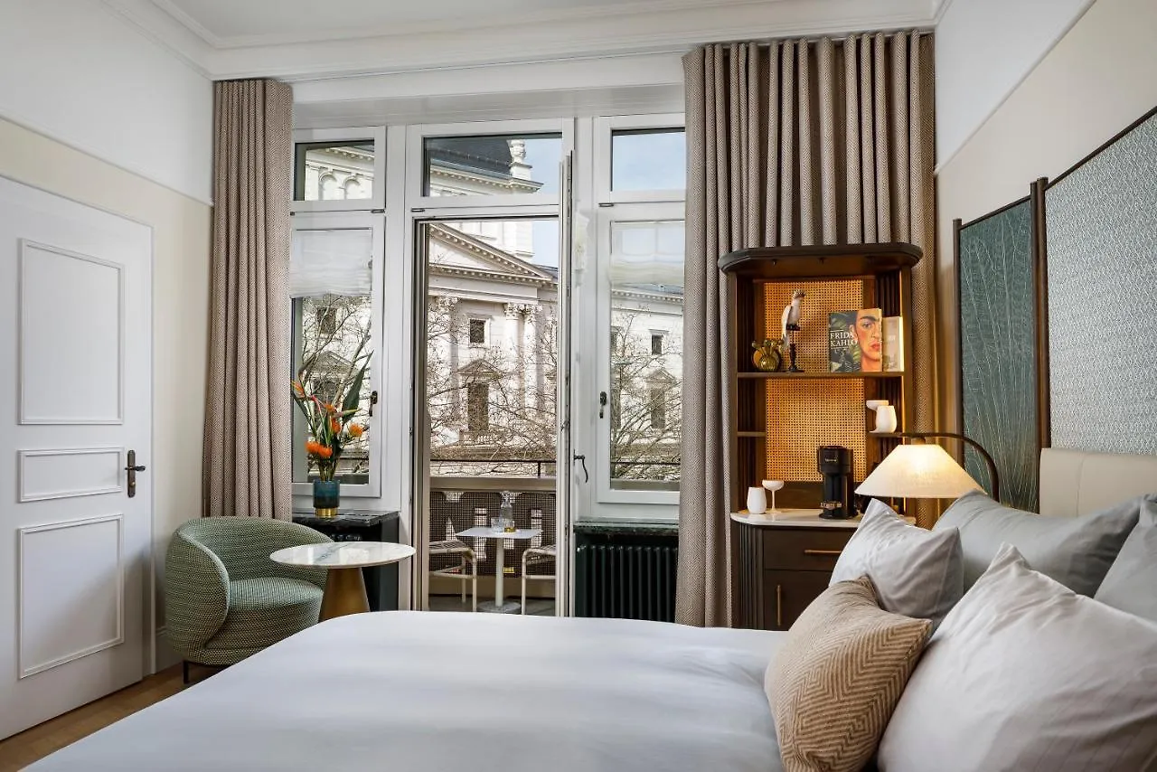 Small Luxury Hotel Ambassador Zurich 4*,